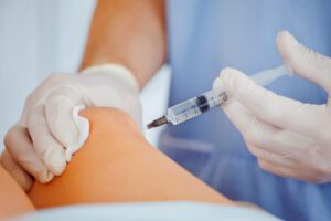 doctor making injection in knee 